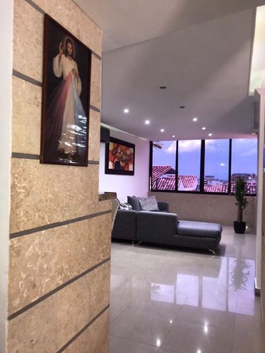 Imagen 3 de 17 de Townhouse En Venta En Lomas Del Este, 3 Niveles Conjunto Exclusivo Con Pozo De Agua, Doble Anillo De Seguridad Hermosas Áreas Sociales