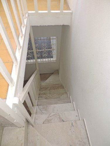Oportunidad, Casa A Mtrs De Bvar Artigas Y Gral.flores !!