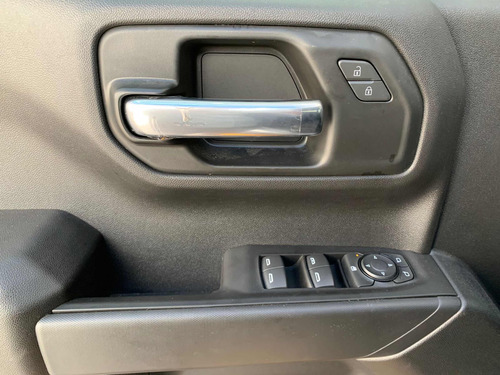 Chevrolet Silverado 5.3 V8 Custom Doble Cabina 4X4 At