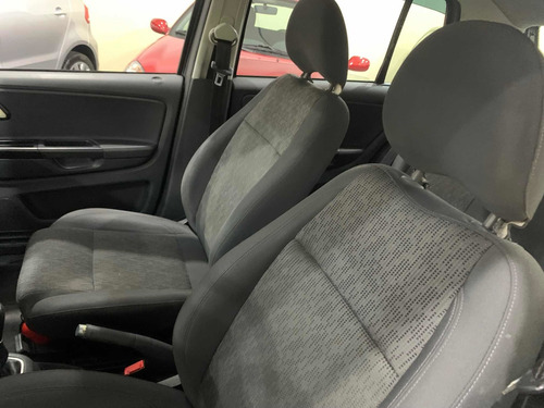 Imagem 8 de 10 de Volkswagen Fox 1.0 Vht Trend Total Flex 5p 2013