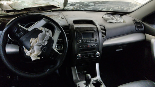 Imagem 4 de 5 de Sucata Kia Sorento 2.4 16v 4cc 2012 Prata