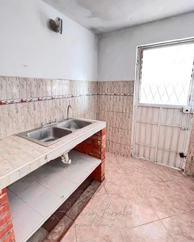 Venta Urb. La Macarena, Palo Negro, Casa 136 Metros Estado Aragua Conjunto Cerrado