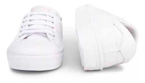 Zapatillas blancas – Ropa de chicos con mucha onda