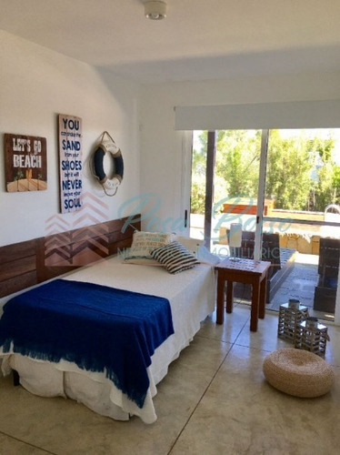 Casa En Punta Piedras, 5 Dormitorios *- Ref: 3581
