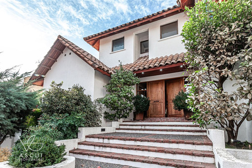 Casa En Venta De 4 Dorm. En Lo Barnechea