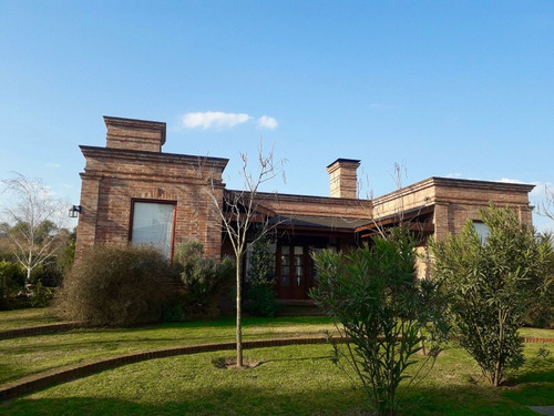 Casa En Venta En Barrio Cerrado Arroyo Dulce