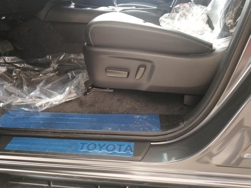 Imagen 10 de 11 de Toyota Hilux Srx At 4x2 204cv 2.8 L.