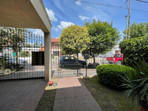 Venta Casa Apto Credito - 4 Ambientes - Centro - Luján