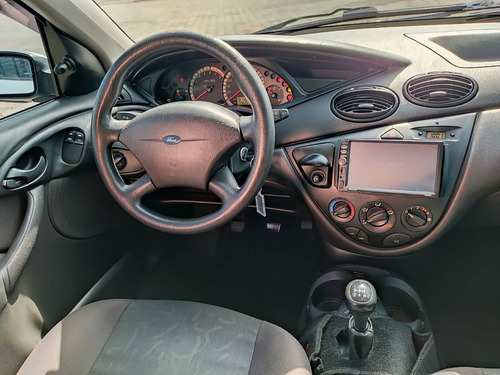 Imagem 2 de 15 de Ford Focus 1.6 Glx 8v Flex 4p Manual