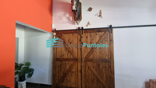 Casaquinta En Barrio La Union, A Mts De El Trebol, Con 3 Dormitorios Y Piscina