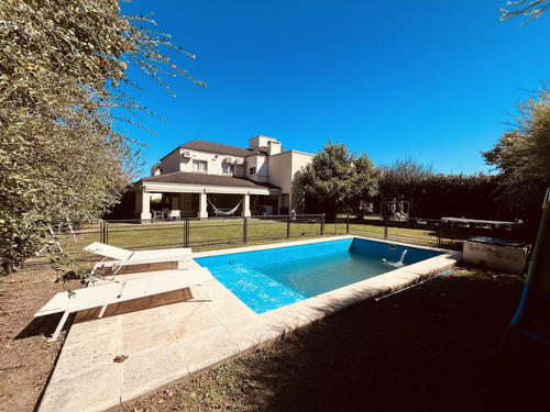 Venta Casa En Cadaques (funes Hills)