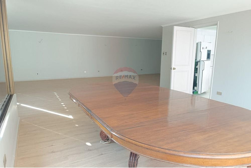 Amplios Espacios Para Remodelar !!!