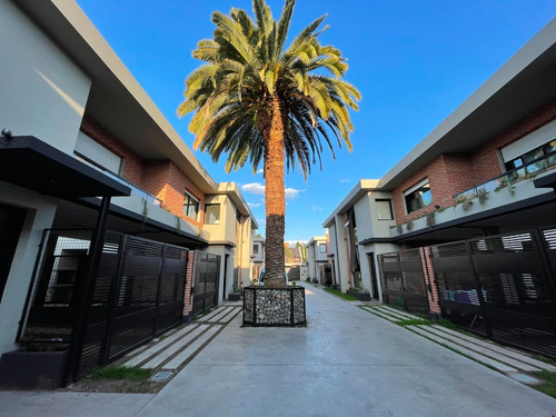 Imagen 2 de 13 de Venta Castelar Duplex 4 Ambientes Complejo Con Pileta