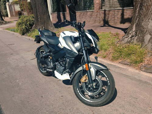 Imagen 2 de 4 de Bajaj Rouser Ns 200