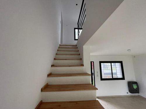 Imagen 10 de 16 de Dúplex Tipo Casa En Venta. Villa Elisa