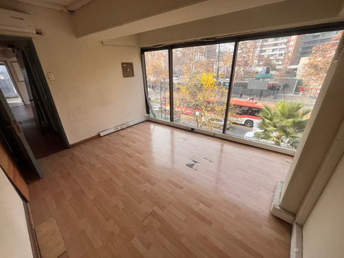 Arriendo Oficina Ed. Giratorio Conexión Metro Los Leones, Pl