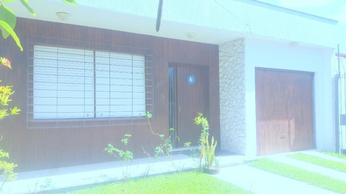 Casa 3 Dormitórios - 4470