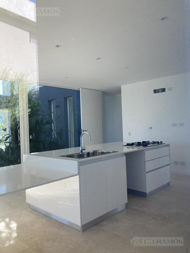 Imagen 8 de 13 de Casa En Venta En El Golf