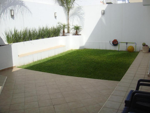 Bosque De Las Cumbres 6 Sector D 4 Rec 3 Baños 2 1/2 Baños, 2 Plantas, 355 M2 Const. 218 M2 Terreno.