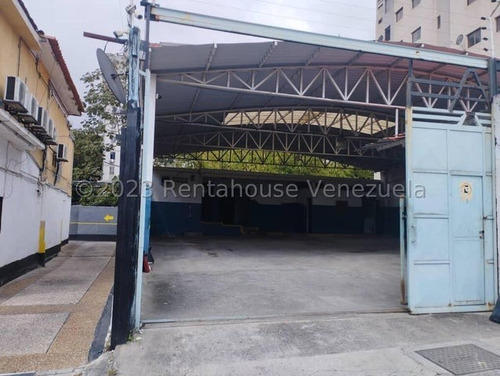 Excelente Galpón Muy Bien Ubicado A Pie De Calle , Con Mucho Potencial Para Cualquier Negocio Que Desee Desarrollar  En Venta La Campiña Mls #23-22452  Francis Zeppieri 29/09  