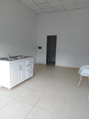 Arriendo Local Comercial Con Patio Y Terraza