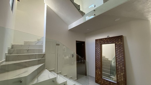 Casa Residencial En Un Fraccionamiento Muy Exclusivo A Solo 8 Min. De Plaza Explanada Y Zona Plateada