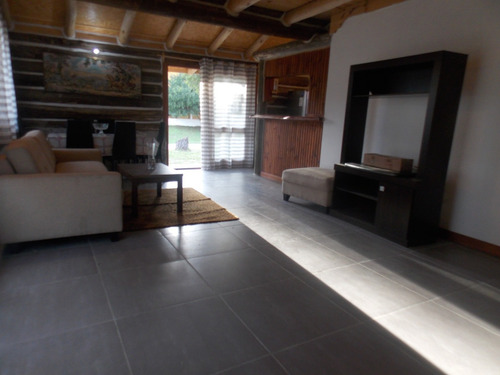Venta Piriápolis - Hermosa Cabaña De Tronco Y Material En Barrio Country - Ref 2733