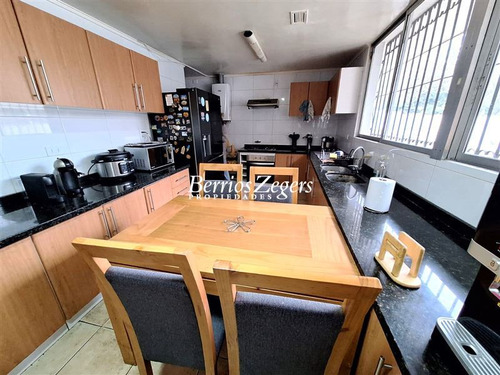 Casa En Venta 4 Dormitorios, Dominicos Antiguo Las Condes