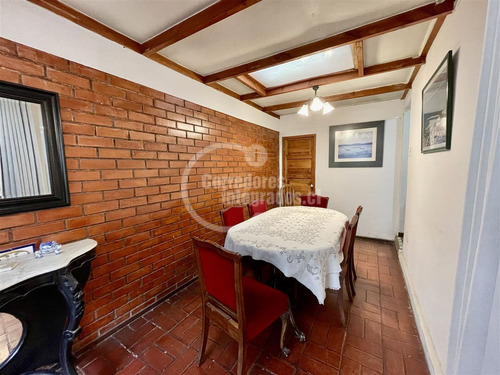 Casa En Venta De 4 Dorm. En Macul