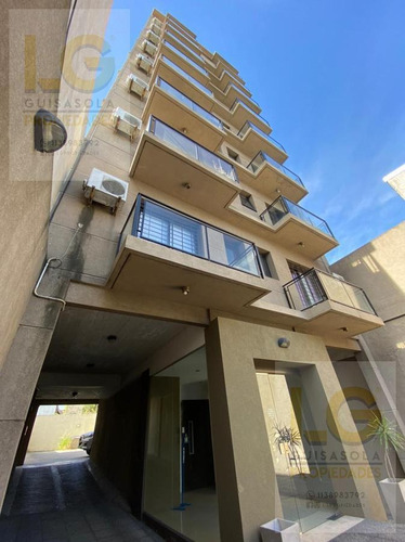 Imagen 2 de 13 de Departamento En Venta De 2 Ambientes Con Cochera En Quilmes