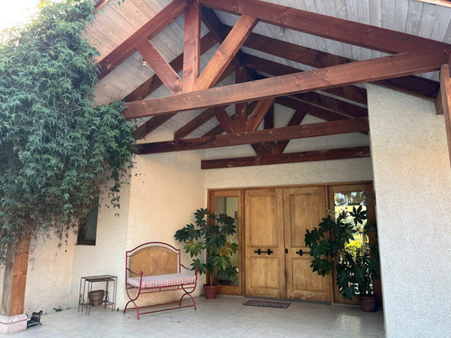 Casa Chilena En Condominio Con Club De Golf En Linderos