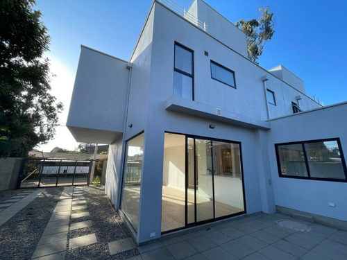 Gran Casa Nueva, 3 Pisos, Sector Los Romeros Concon