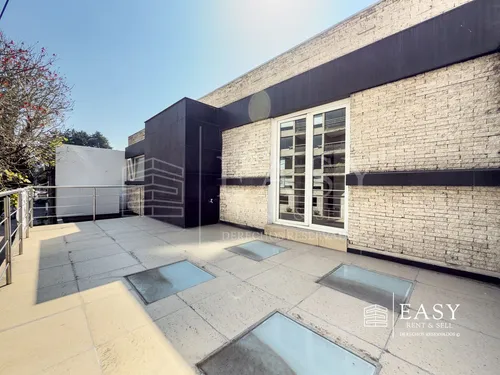 Casa De Lujo En Lomas Con Uso Mixto Y Jardín