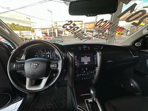 Toyota Hilux SW4 2.8 SRX 4X4 7 LUGARES 16V TURBO INTERCOOLER DIESEL 4P AUTOMÁTICO