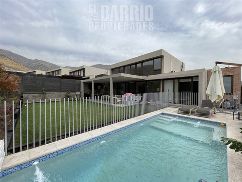Casa En Venta De 4 Dorm. En Colina