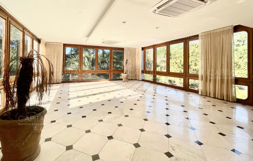 Venta De Espectacular Casa De 2.000 Metros Cuadrados Construida Sobre Un Lote De 10 Hectáreas En Punta Ballena