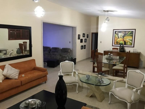 Imagen 3 de 13 de Gabriel Rivas Vende Casa En Urb. Trigal Norte Valencia Cod: Crc-235