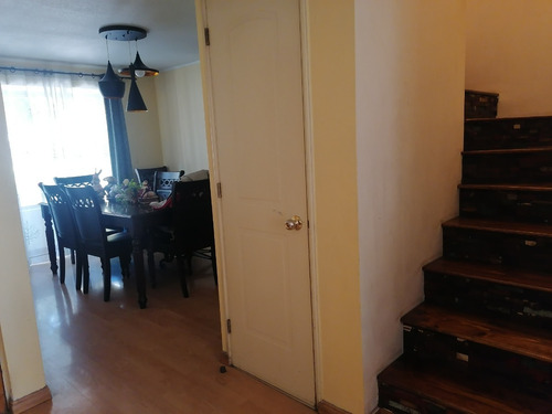Casa Aislada De 3 Pisos, En El Rosal, Con 3 Estacionamientos