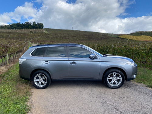 Imagem 2 de 15 de Mitsubishi Outlander 3.0 V6 Gt 4x4 7 Lugares - 2015
