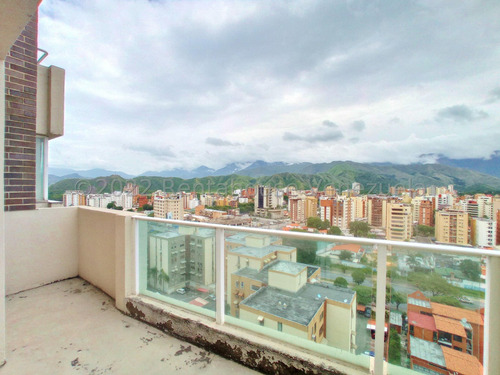 Apartamento Penthouse En Venta Obra Limpia Con Planta Electrica Jardin Piscina Cancha Tenis Planta Estef 24-5713