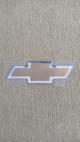 Emblema Resinado Dorado Con Borde Cromado Gm Chevrolet 