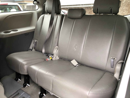 Imagen 7 de 10 de Toyota Sienna 2013 5p Le Aut A/a Ee