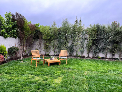 Casa En Arriendo 3d 3b En Chicureo -piedra Roja /san Anselmo
