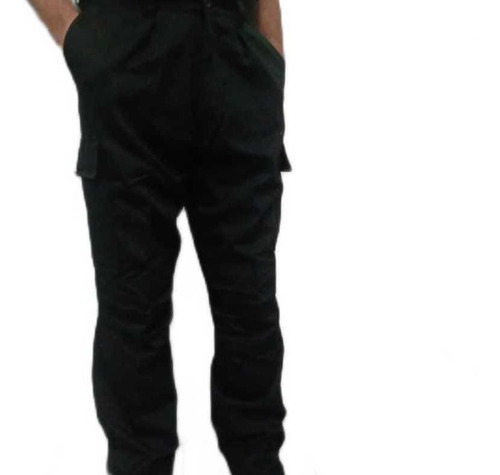 Imagen 1 de 1 de Pantalón Negro Cargo Con Bolsillos Laterales Modelo2