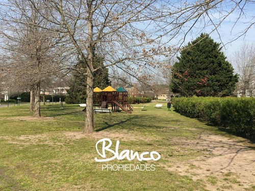 Muy Linda Casa Dentro Del Barrio Privado La Lomada De Pilar