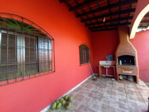 Imagem 9 de 23 de Casa No Bairro São Jorge Em Itanhaém, Litoral Sul De São Paulo, Localizado Lado Praia, Ficando À 100 Metros Do Mar (1 Quadra Do Mar) Em Rua Calçada. Possui Churrasqueira E Vaga Para 05 Automóveis.