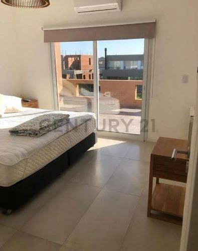Imagen 15 de 19 de Casa Alquiler Araucarias Puertos Del Lago 3 Dormitorios Jardin Pileta Galeria