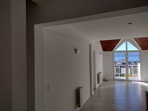 Imagen 4 de 25 de Venta Departamento Dúplex Centro Bariloche Con Vista Al Lago Y Cochera + Baulera, 3 Dormitorios, 3 Baños, 2 Balcones.
