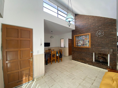 Casa+ Galpón En Venta Sobre Sgto Cabral Sjn
