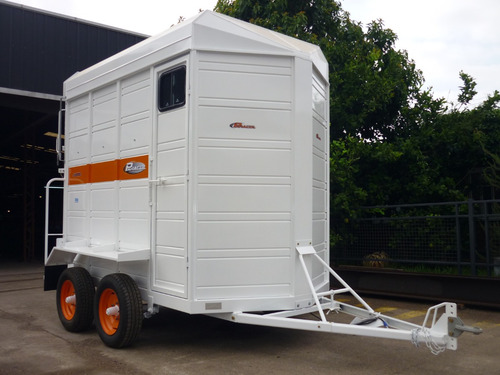 Acoplado Trailer Cerrado 2 Caballos Carro Batan Piso De Goma